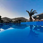 The Three Anchors Rooms Perissa بيريسا