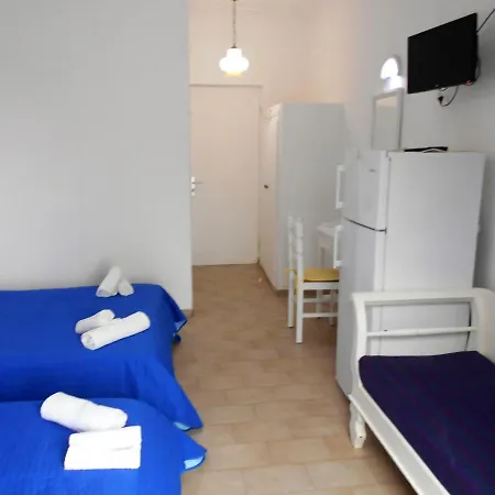 The Three Anchors Hotel Perissa (Santorini)